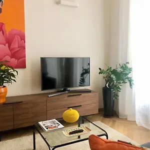 https://opera-luxury-rosmini.it-romehotels.com